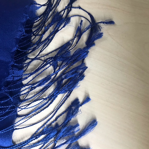 Blue scarf - Picture 3 of 3
